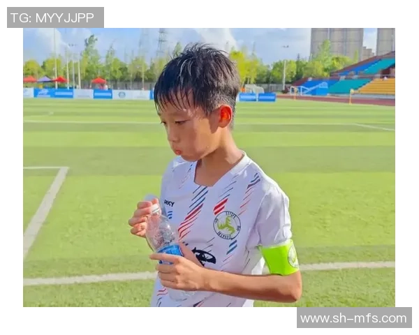 足球讲授:探索技术战术与心理素质在比赛中的重要性与应用